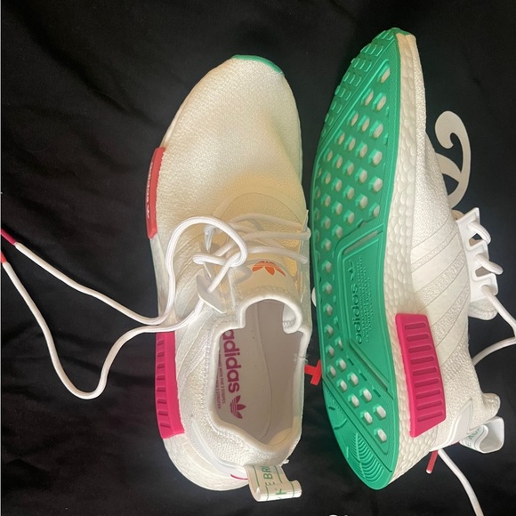 Adidas men’s size 7.5 Nmd R1 main image 6